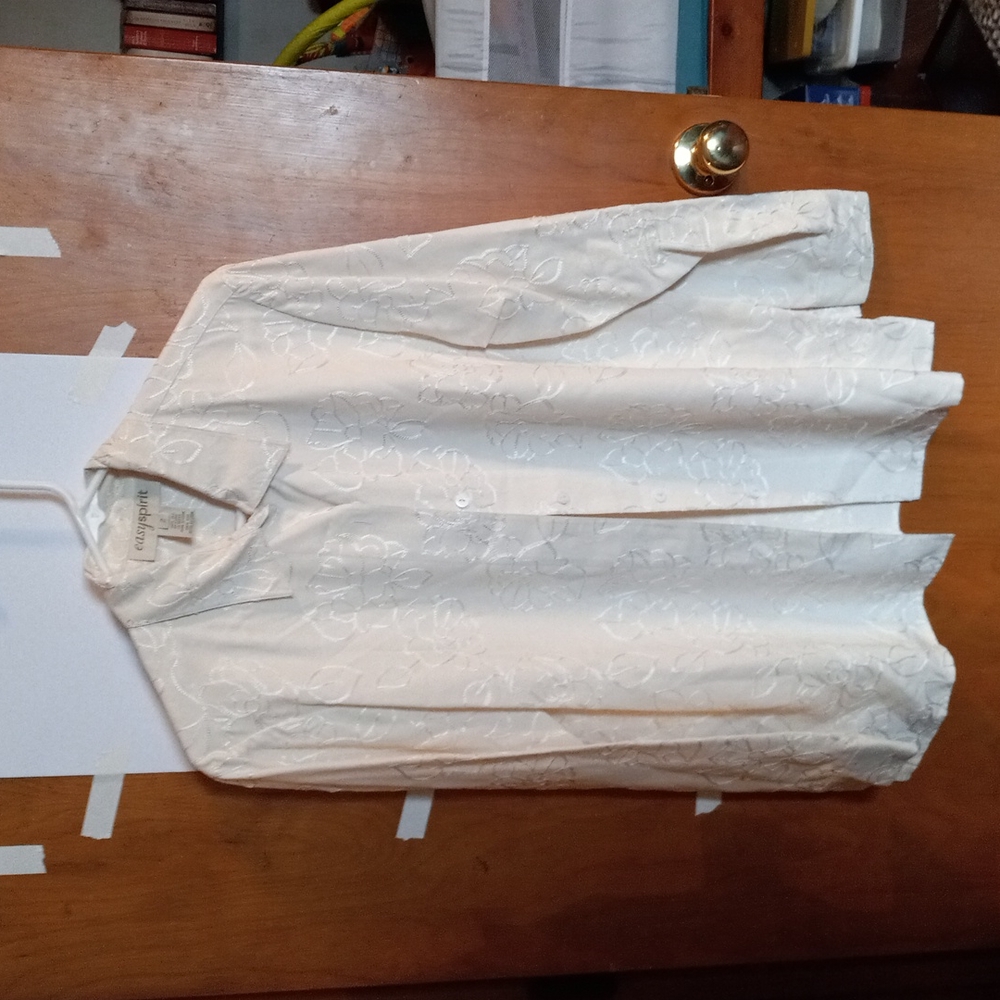 EUC, Easyspirit, 100% silk Cream Blouse with beautiful floral embroidery.